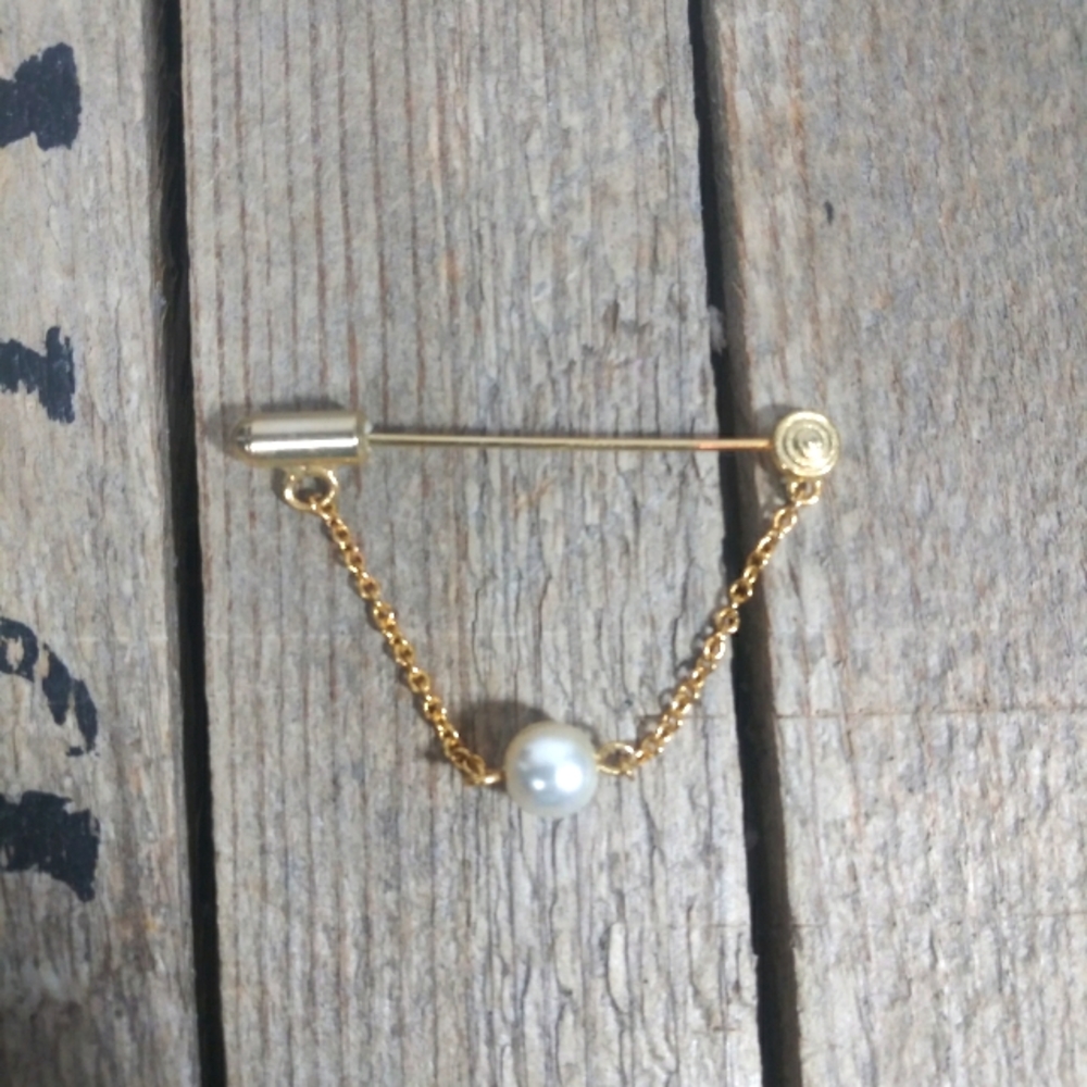 Vintage 1970s Brooch, Gold plated, Pearl